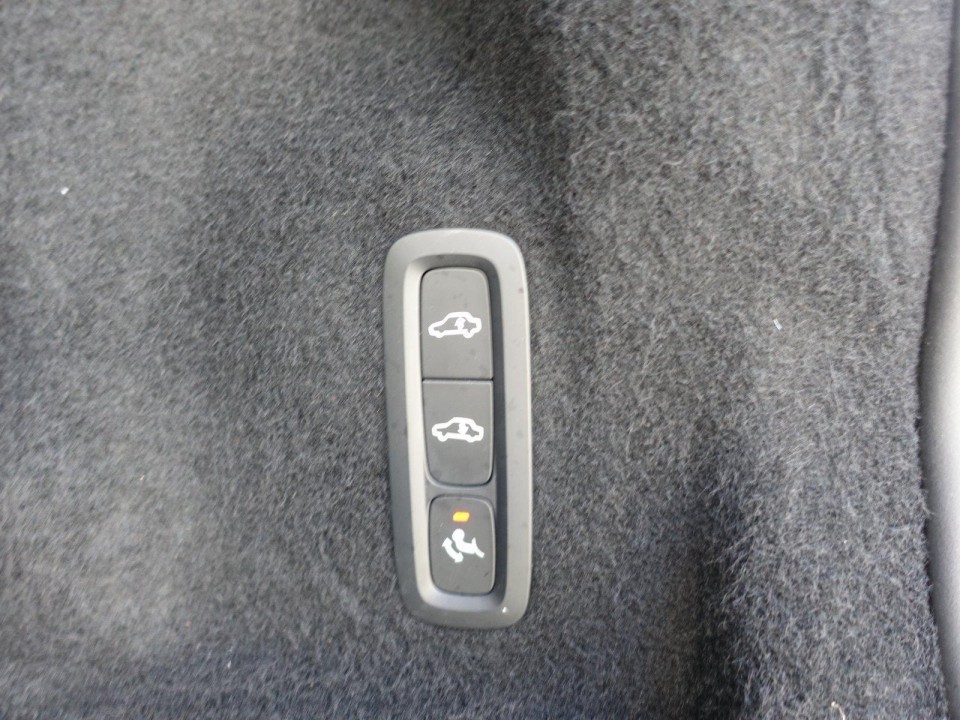 Volvo XC 60 T6 Plus Dark - foto 21