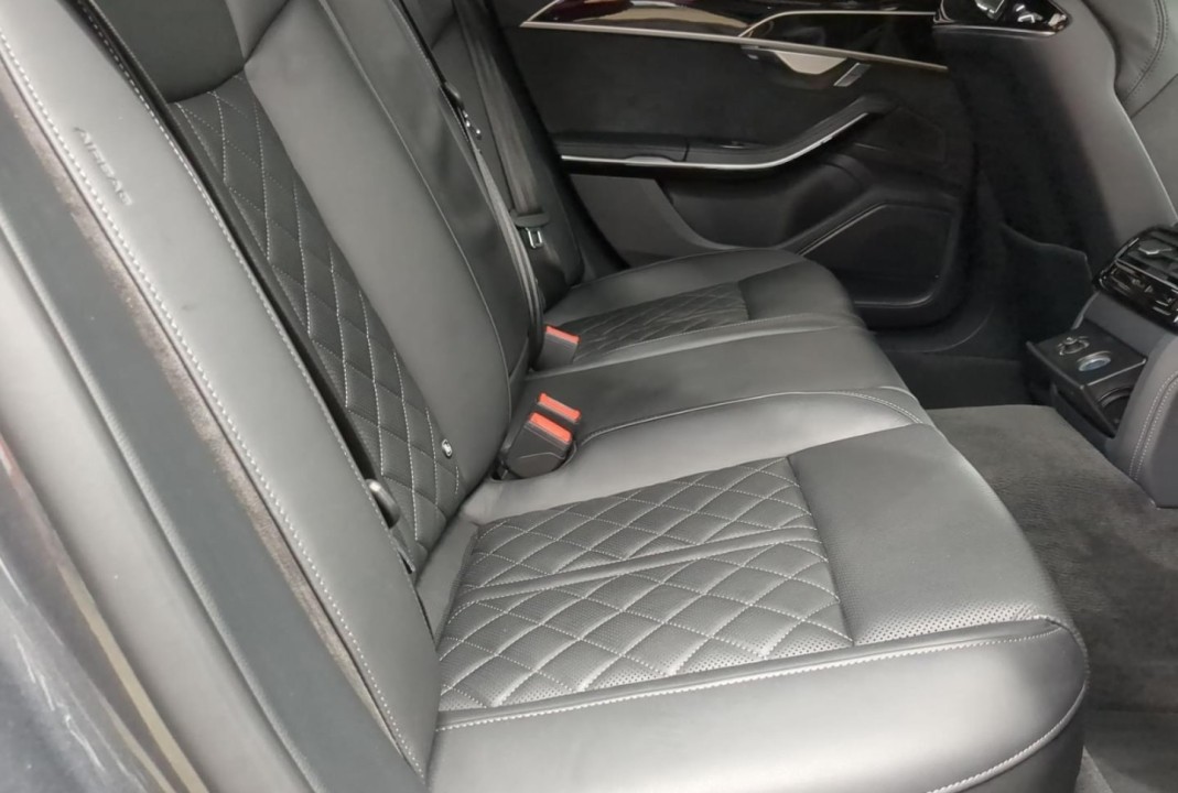 Audi S8 TFSI quattro (5)
