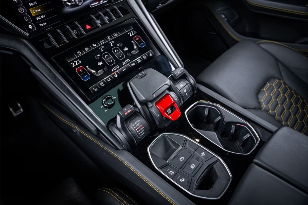 Lamborghini URUS - foto 25