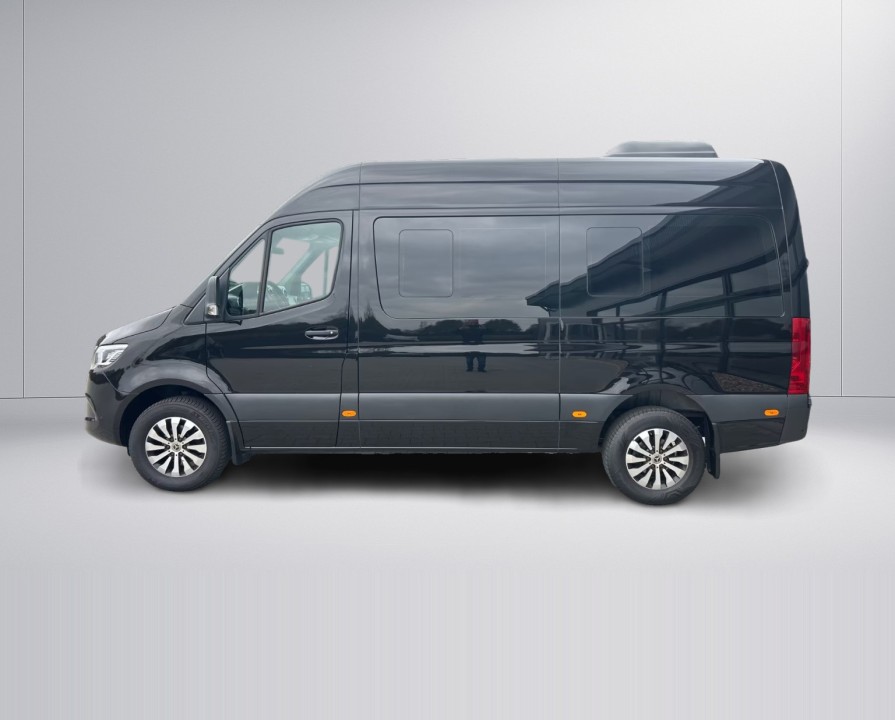 Mercedes-Benz Sprinter Tourer L2H3 (5)