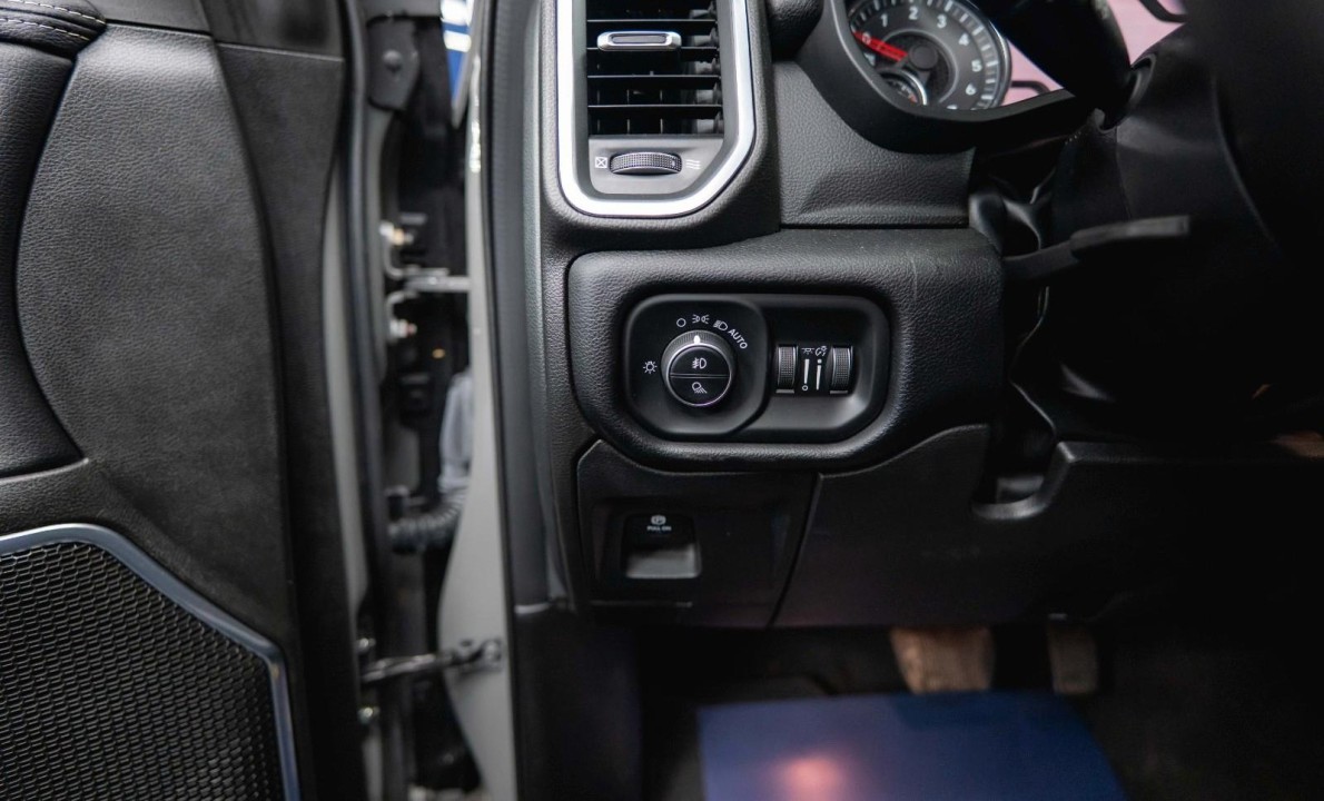 Dodge RAM Laramie - foto 23