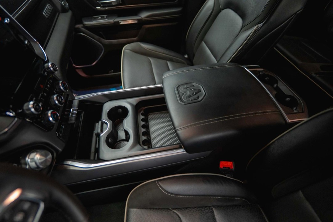 Dodge RAM Laramie - foto 24