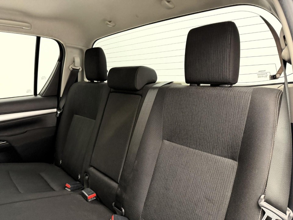 Toyota Hilux - foto 13