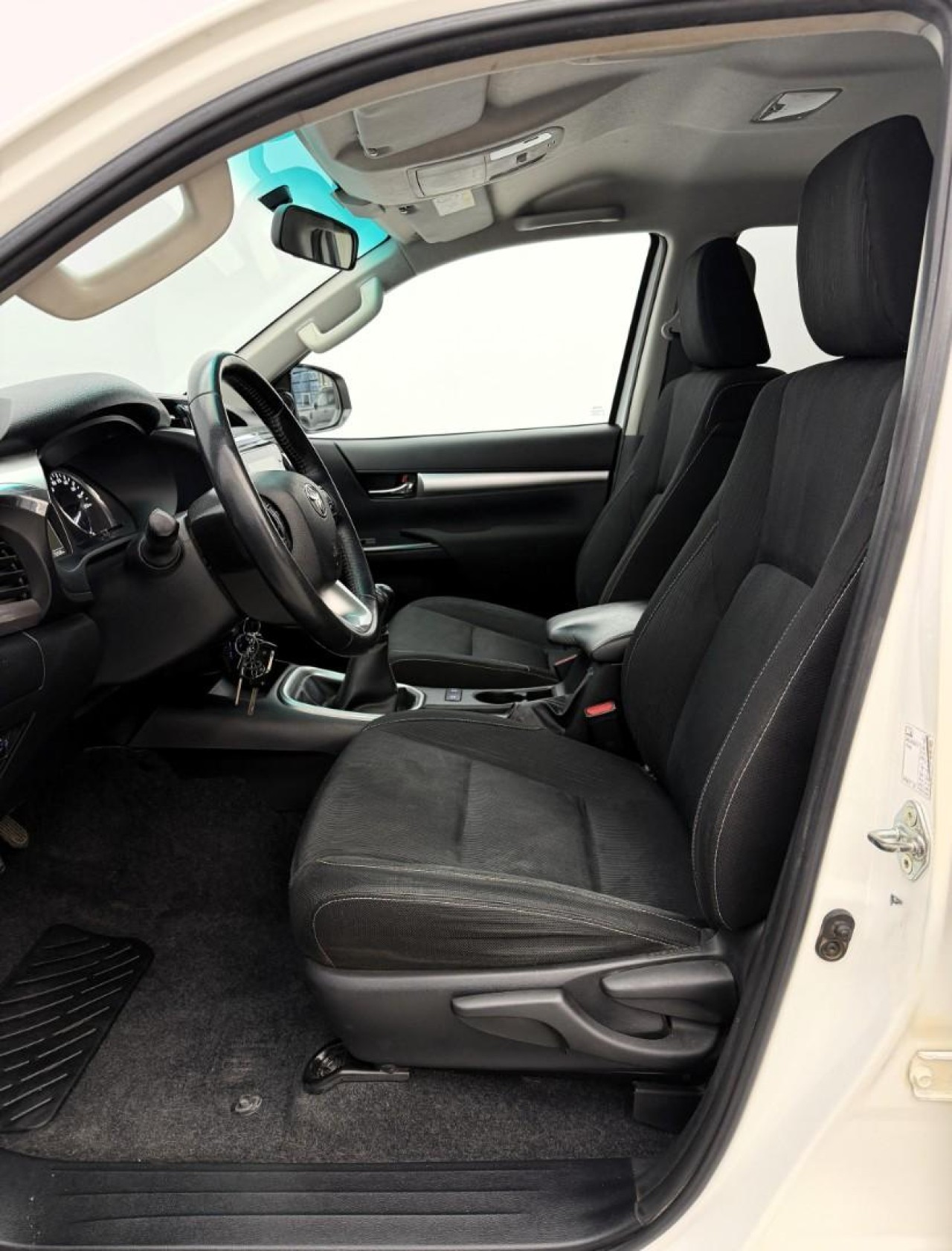 Toyota Hilux - foto 11