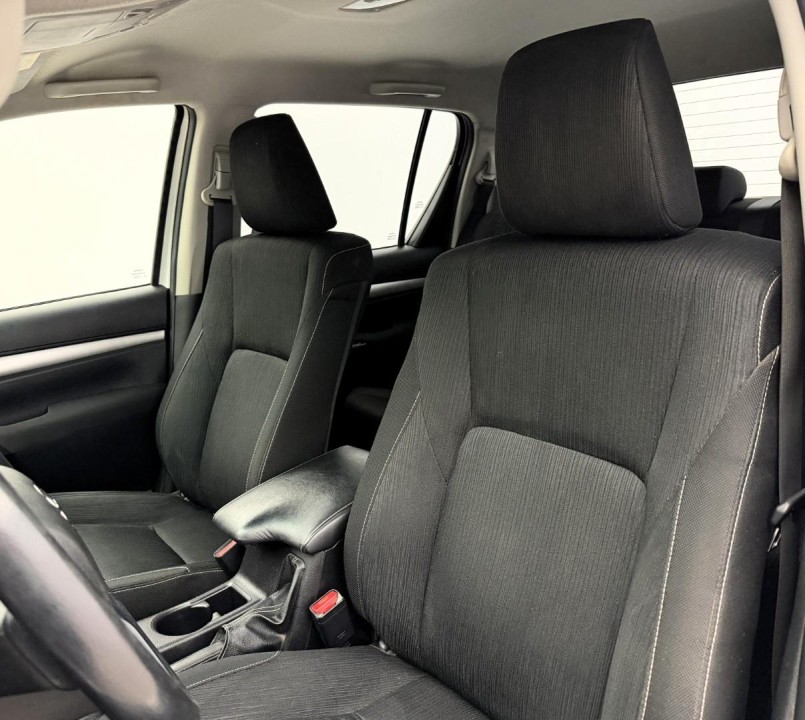 Toyota Hilux - foto 12