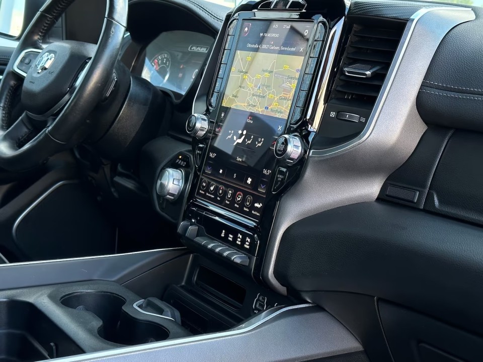 Dodge RAM 1500 Laramie - foto 9