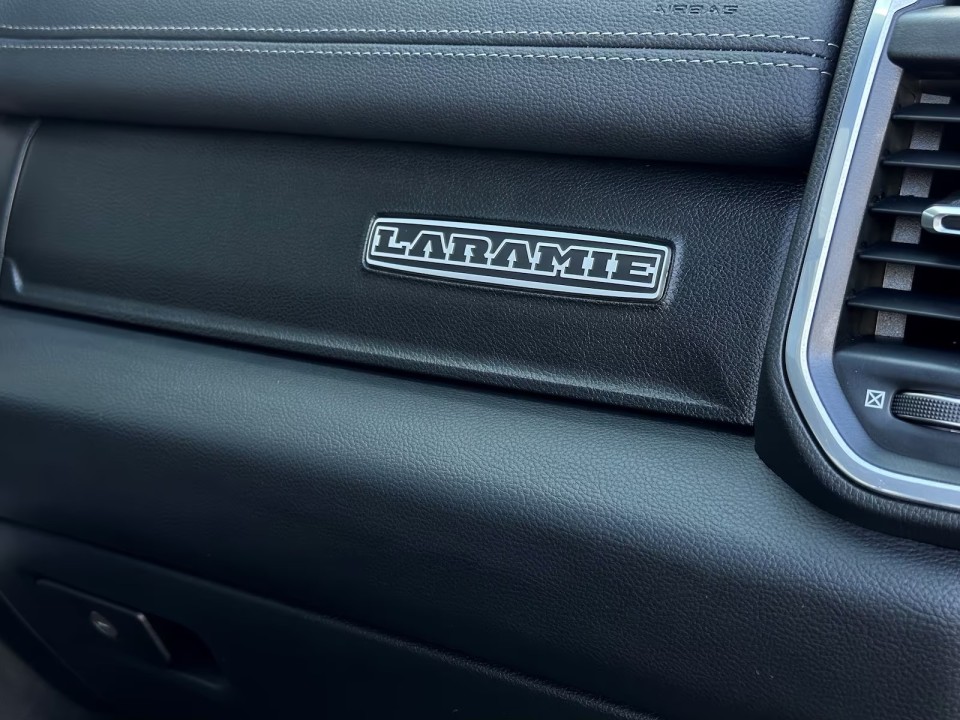 Dodge RAM 1500 Laramie - foto 14