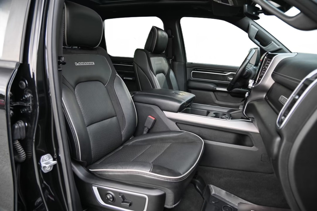 Dodge RAM 1500 Laramie - foto 19