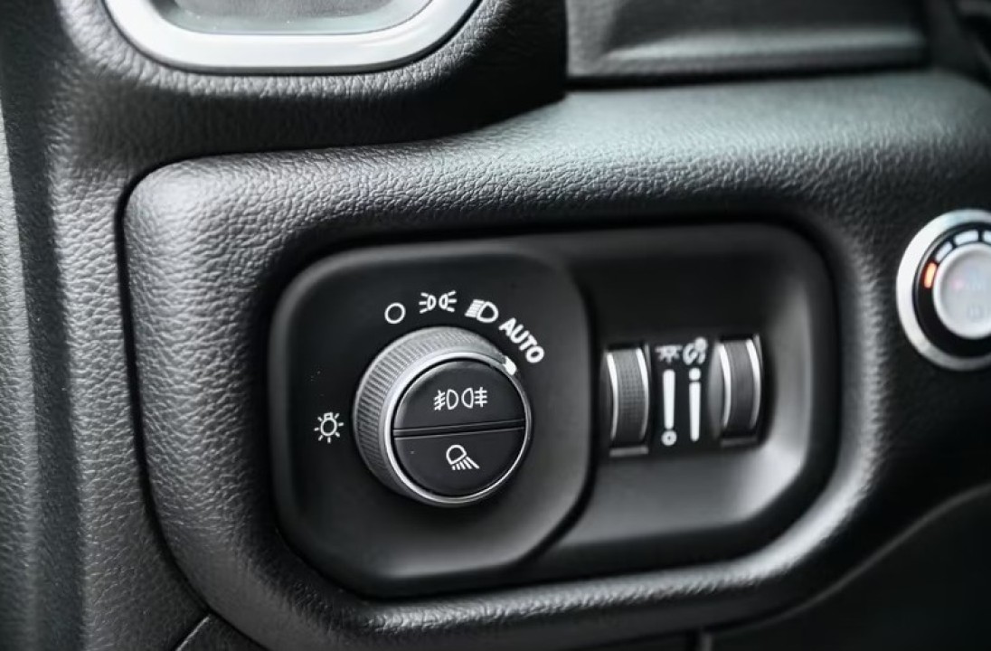 Dodge RAM 1500 Laramie - foto 33