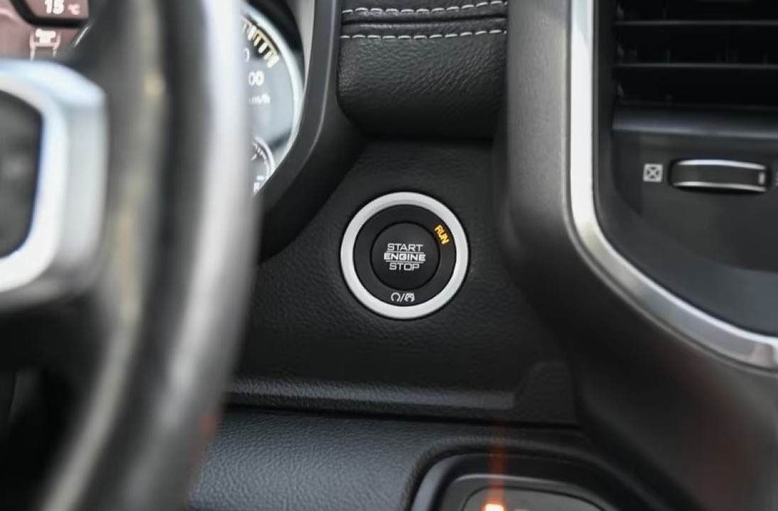 Dodge RAM 1500 Laramie - foto 22