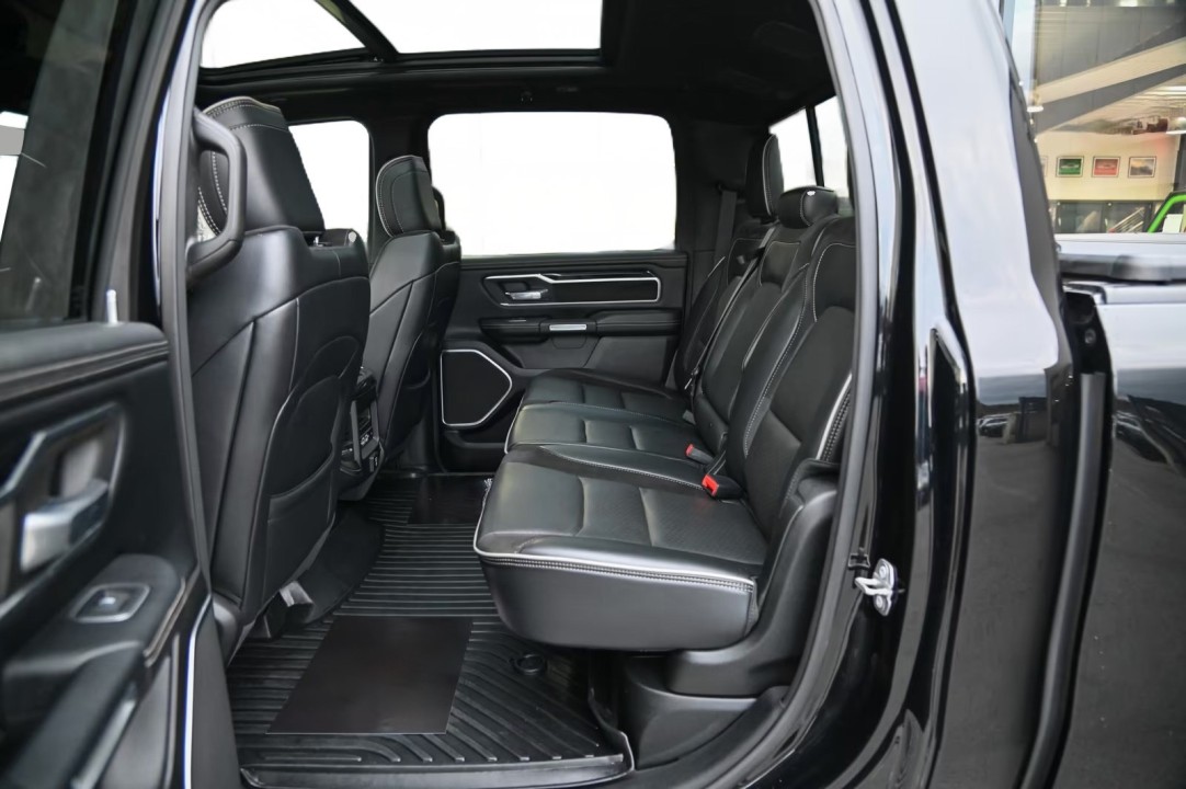 Dodge RAM 1500 Laramie - foto 35