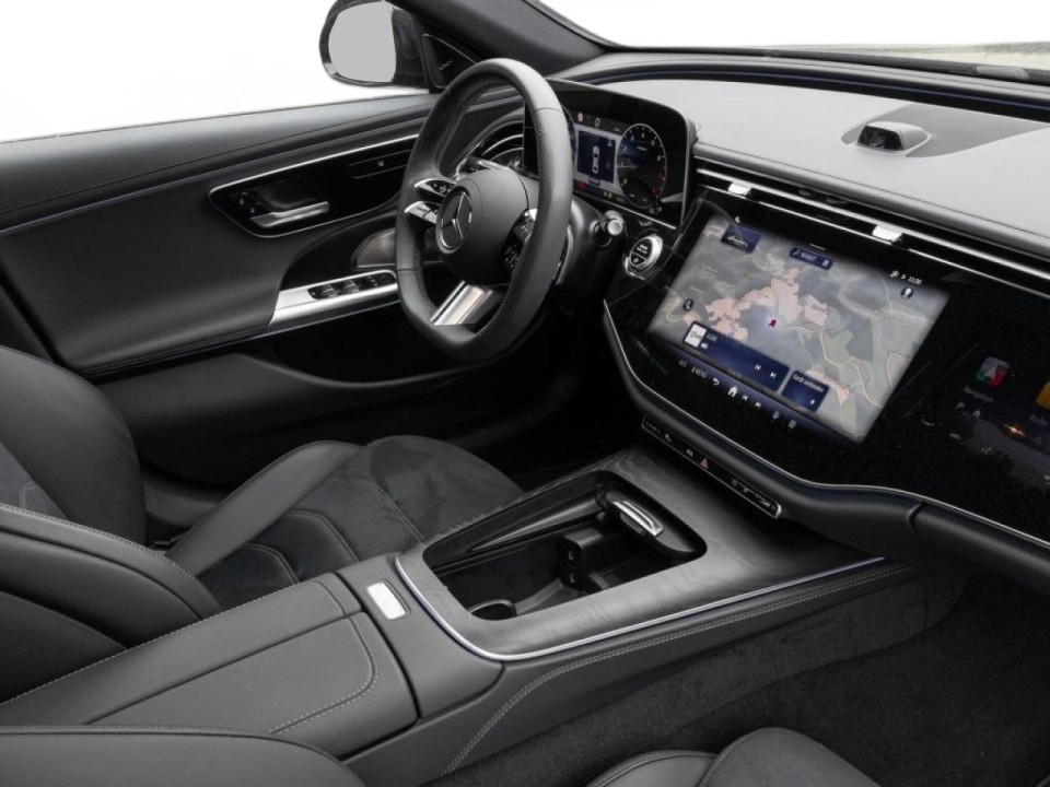 Mercedes-Benz E 200 4MATIC AMG - foto 7