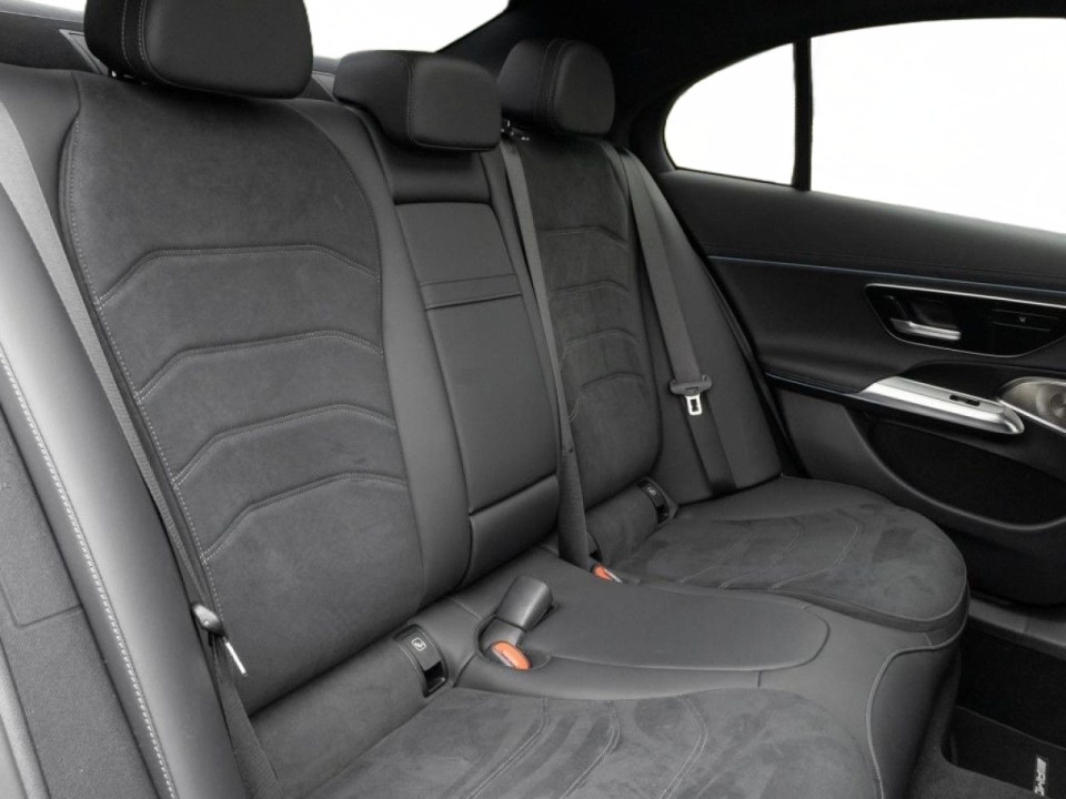 Mercedes-Benz E 200 4MATIC AMG - foto 20