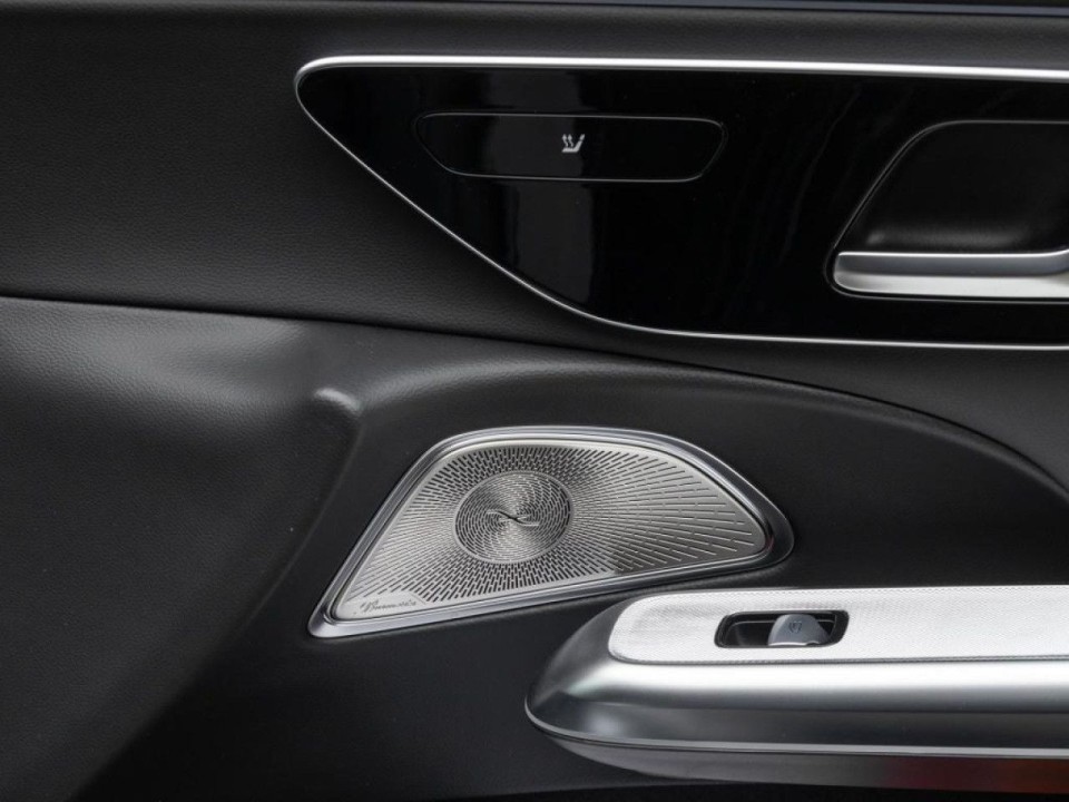 Mercedes-Benz E 200 4MATIC AMG - foto 22