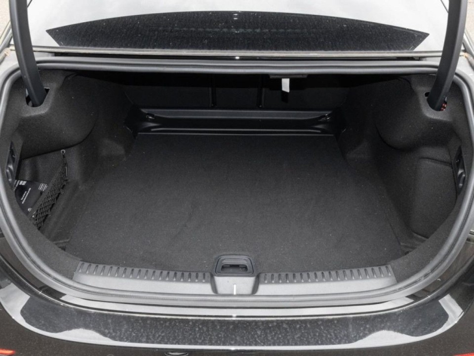 Mercedes-Benz E 200 4MATIC AMG - foto 23