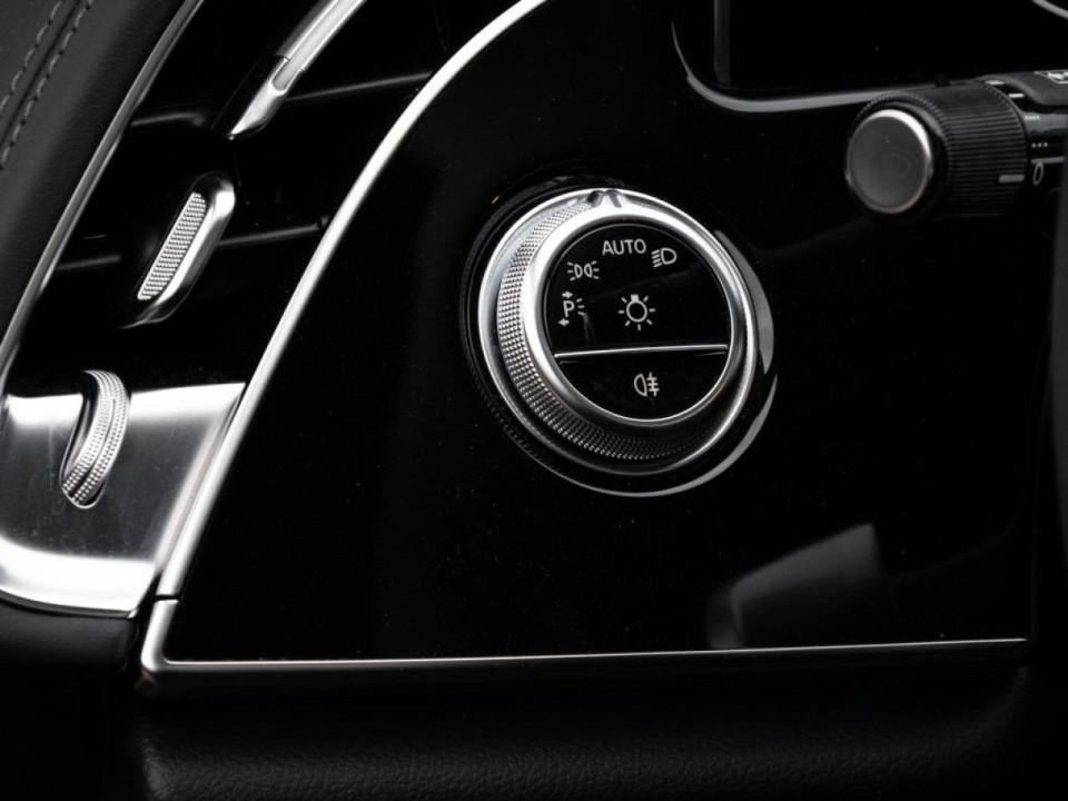 Mercedes-Benz E 200 4MATIC AMG - foto 14