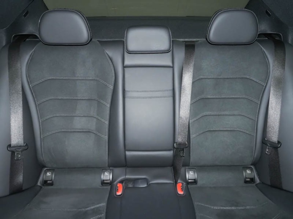 Mercedes-Benz E 200 AMG Line - foto 7