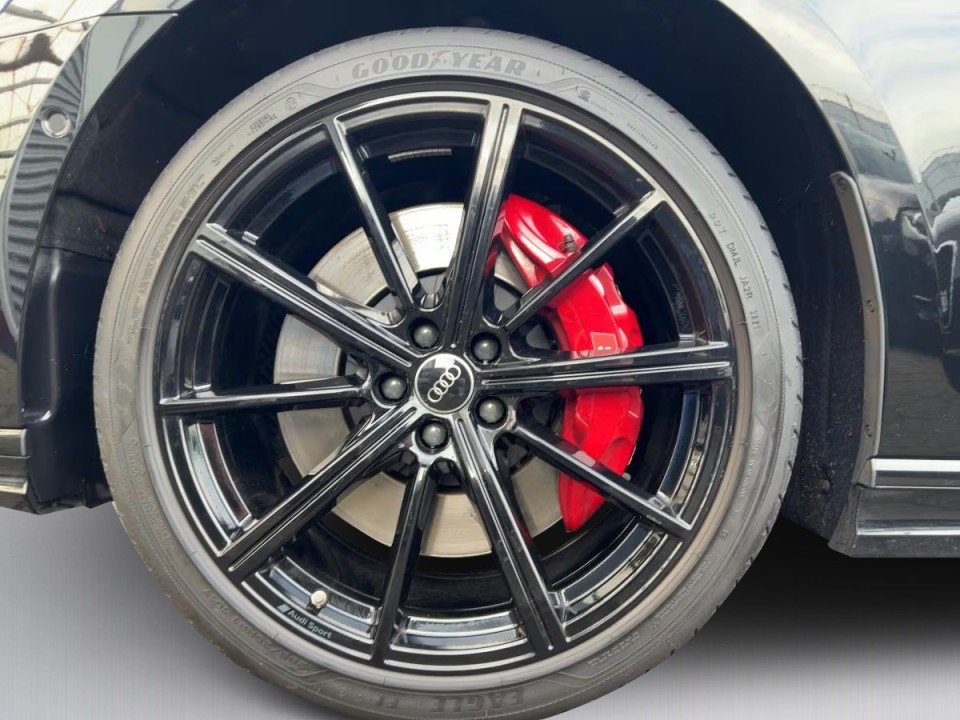 Audi S8 TFSI quattro - foto 15