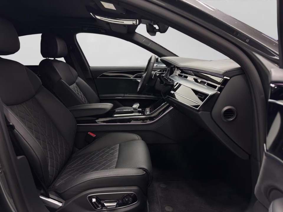 Audi S8 TFSI quattro (5)