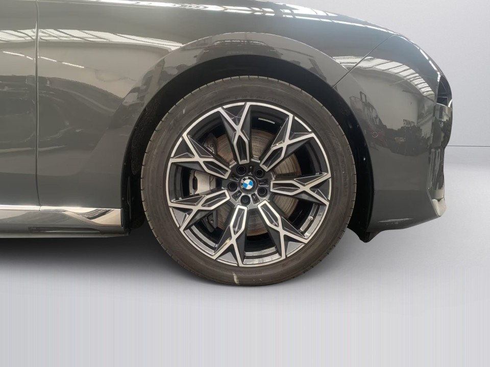 BMW Seria 7 750e xDrive - foto 17