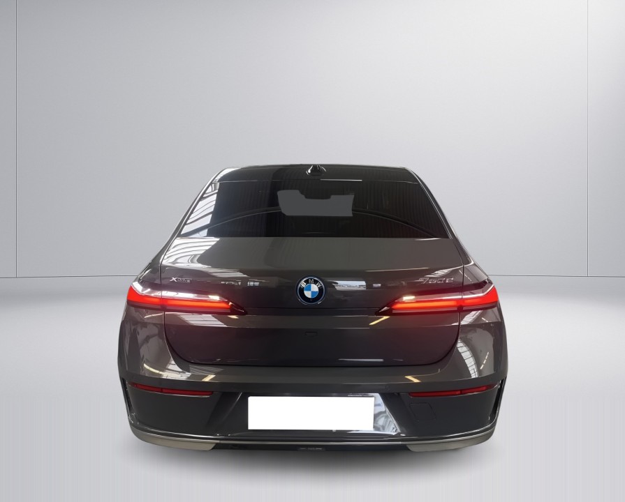 BMW Seria 7 750e xDrive (5)