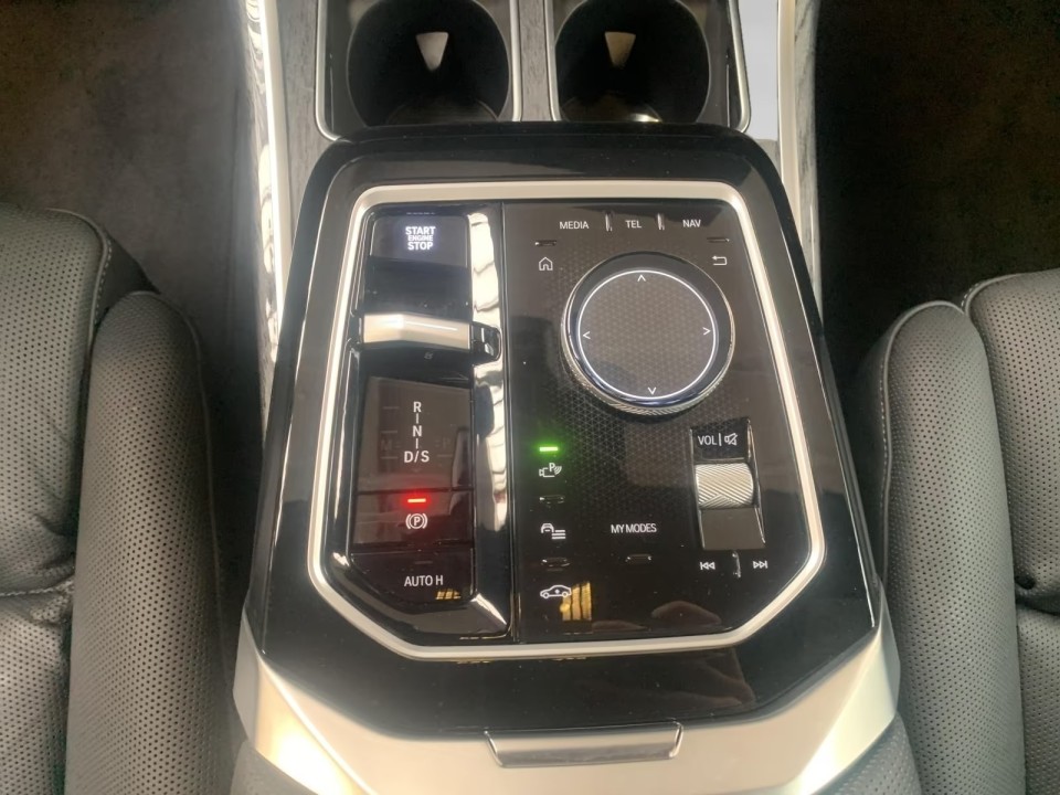 BMW Seria 7 750e xDrive - foto 9