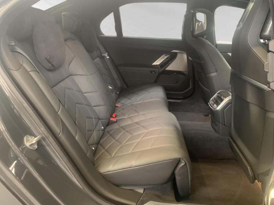 BMW Seria 7 750e xDrive - foto 11