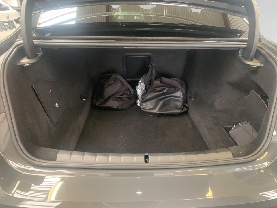 BMW Seria 7 750e xDrive - foto 16