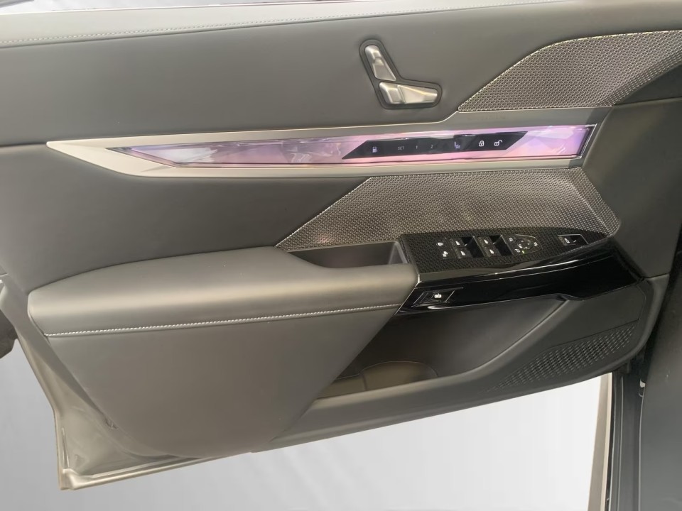 BMW Seria 7 750e xDrive - foto 15