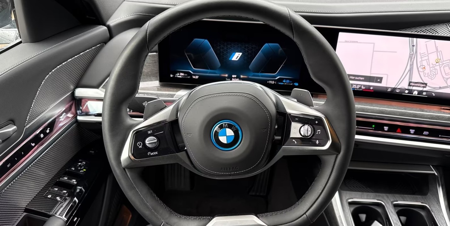 BMW Seria 7 xDrive750e (4)