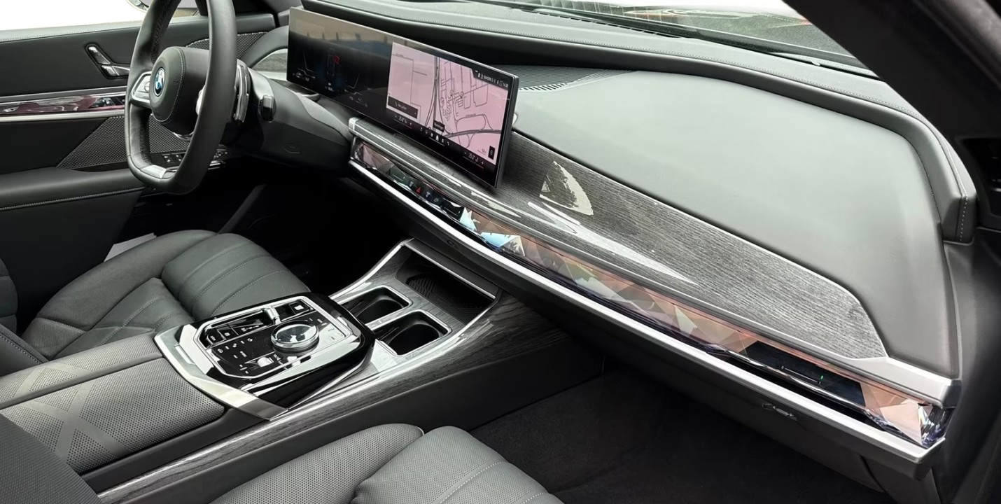 BMW Seria 7 xDrive750e - foto 6