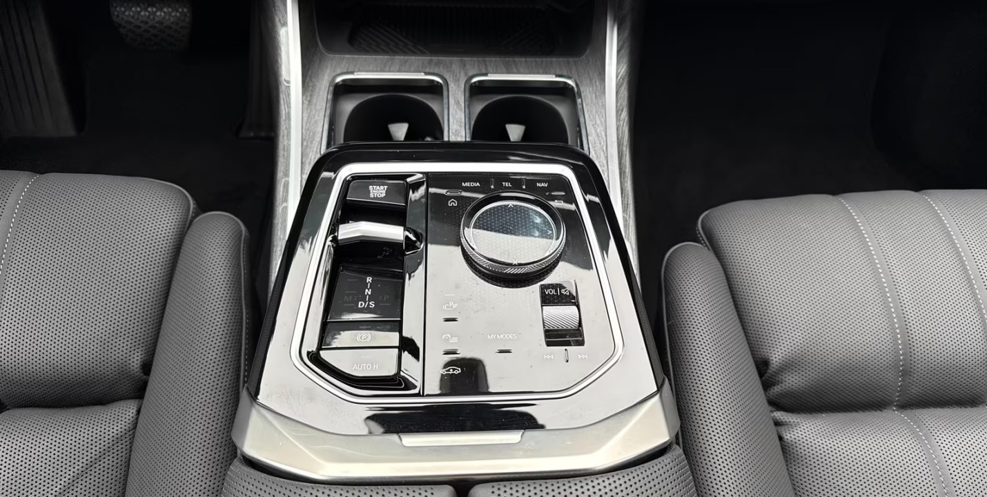 BMW Seria 7 xDrive750e - foto 8