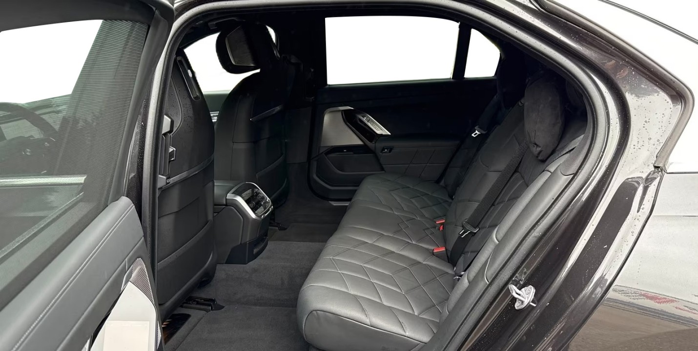 BMW Seria 7 xDrive750e - foto 10