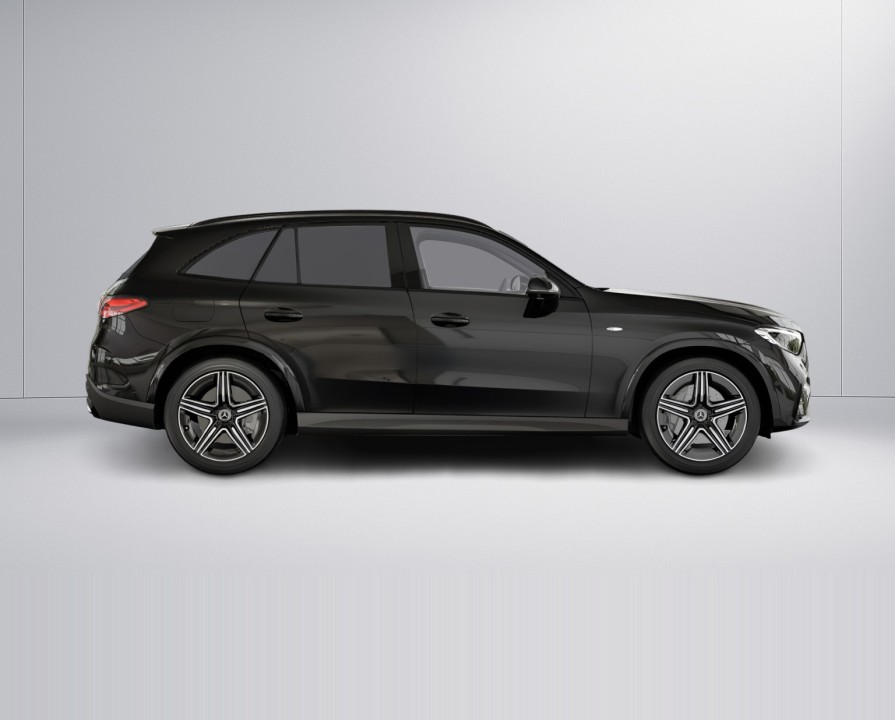 Mercedes-Benz GLC 300de 4MATIC AMG (2)