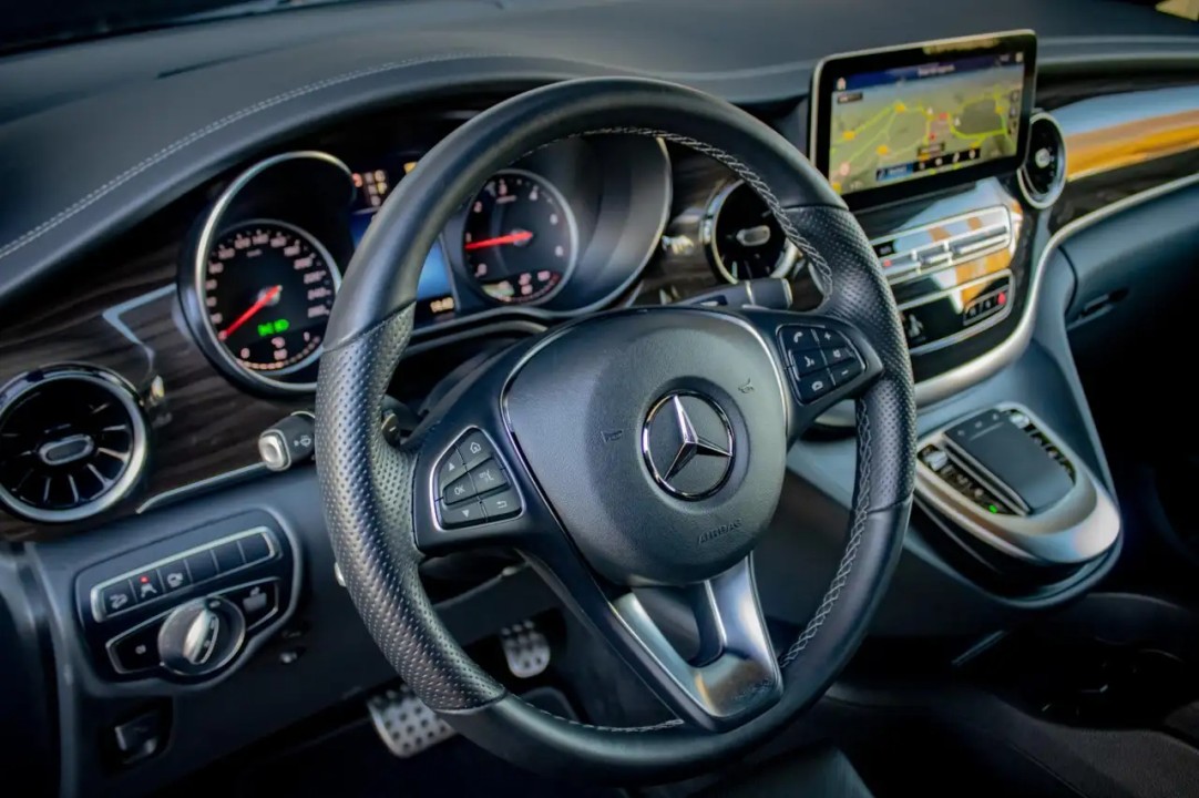 Mercedes-Benz V 300d 4MATIC Extralong VIP - foto 24