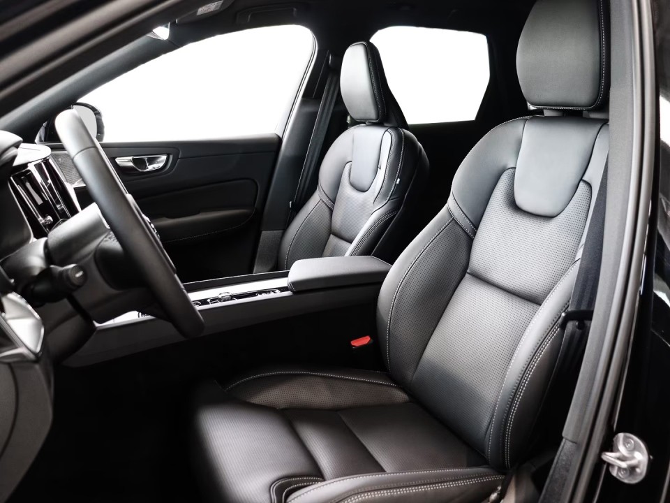 Volvo XC 60 T6 Recharge AWD Plus Black - foto 6