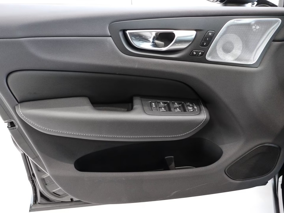 Volvo XC 60 T6 Recharge AWD Plus Black - foto 11