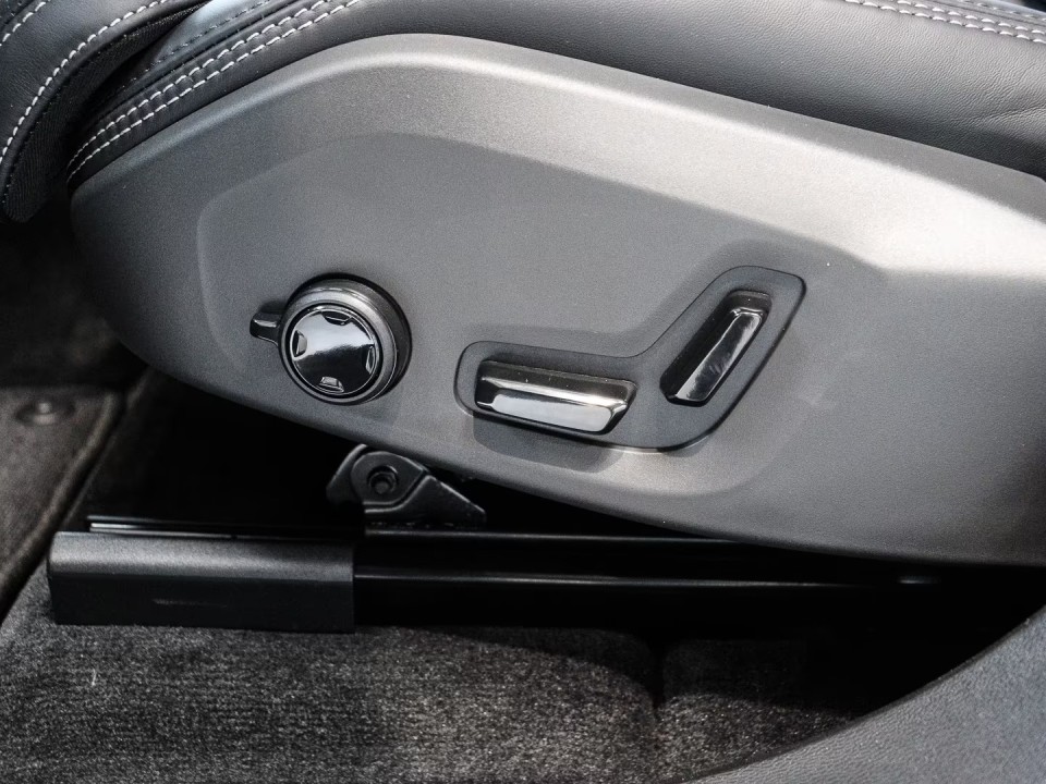 Volvo XC 60 T6 Recharge AWD Plus Black - foto 12