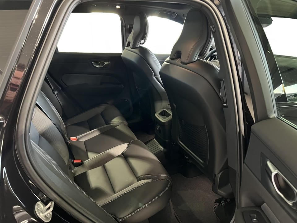 Volvo XC 60 T6 Recharge AWD Plus Black - foto 30
