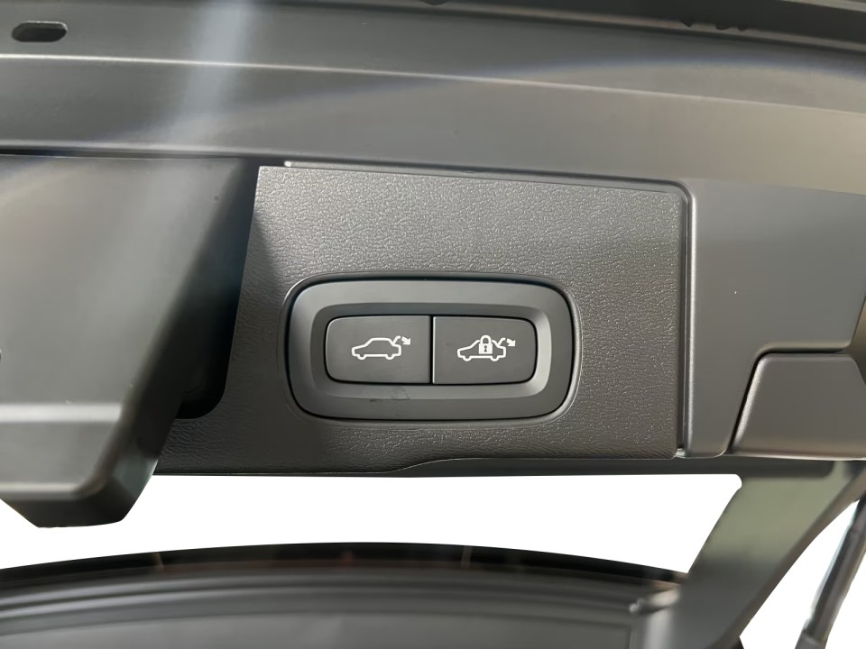 Volvo XC 60 T6 Recharge AWD Plus Black - foto 33