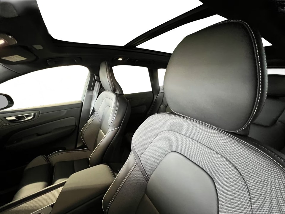 Volvo XC 60 T6 Recharge AWD Plus Black - foto 29