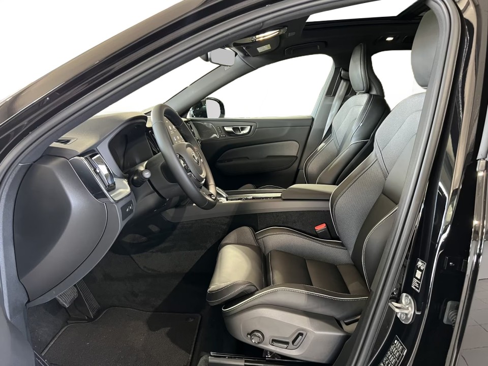 Volvo XC 60 T6 Recharge AWD Plus Black - foto 14