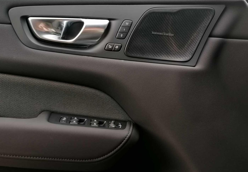 Volvo XC 60 T8 Recharge AWD Plus Dark - foto 9