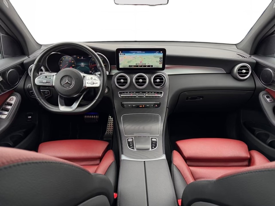 Mercedes-Benz GLC 300d 4MATIC AMG (5)