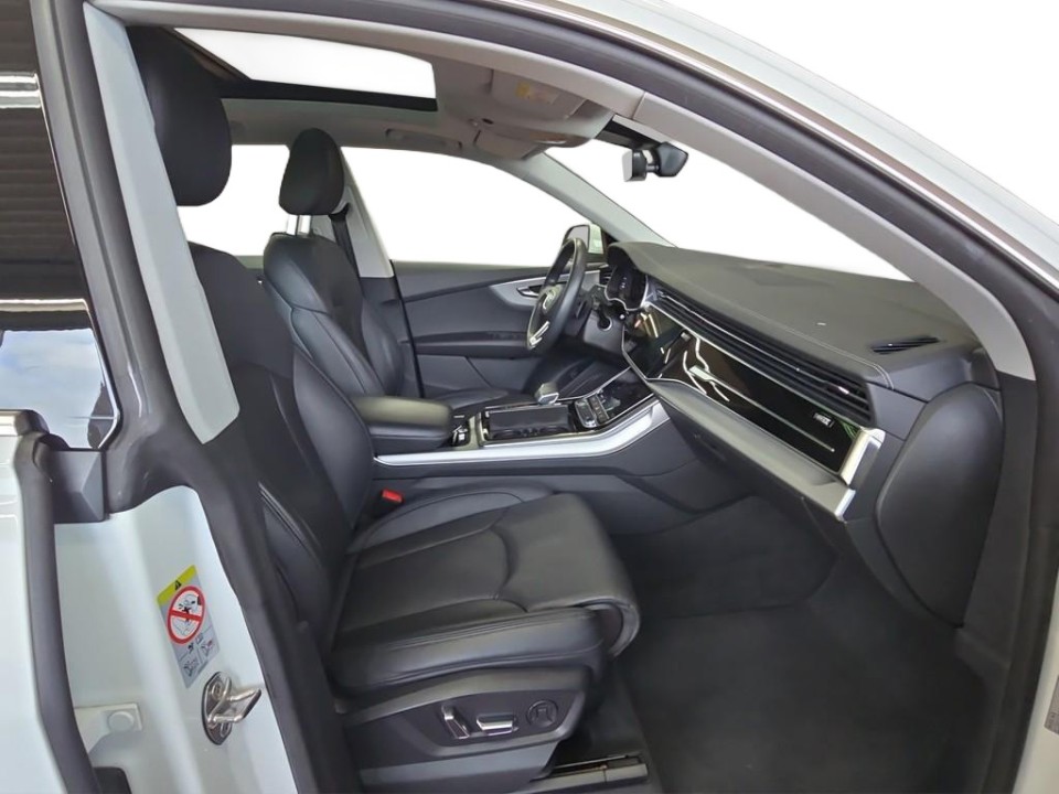 Audi Q8 55 TFSIe quattro - foto 11