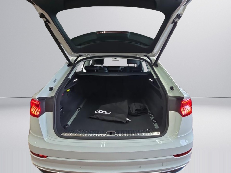 Audi Q8 55 TFSIe quattro - foto 17