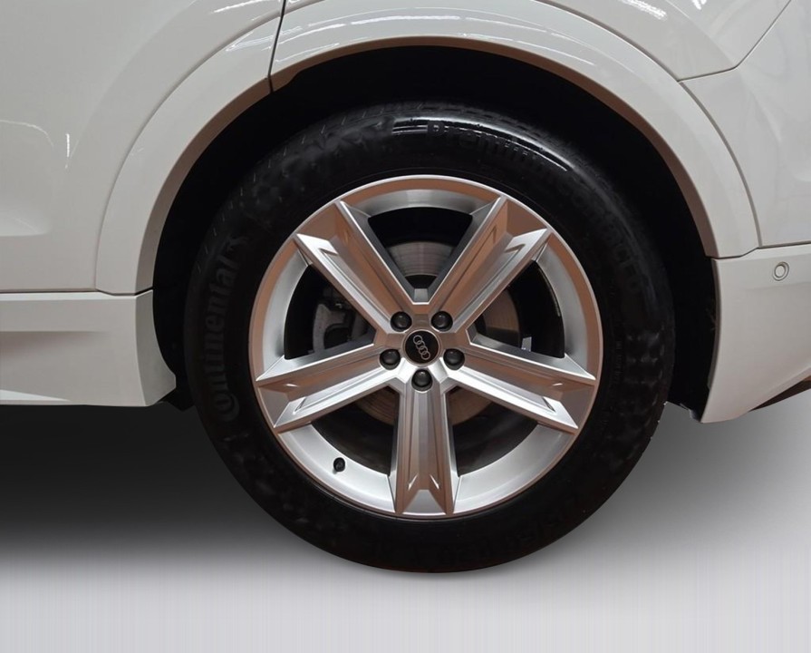 Audi Q8 55 TFSIe quattro - foto 18