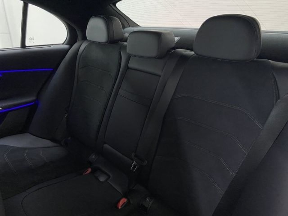 Mercedes-Benz E 300de 4MATIC AMG - foto 13