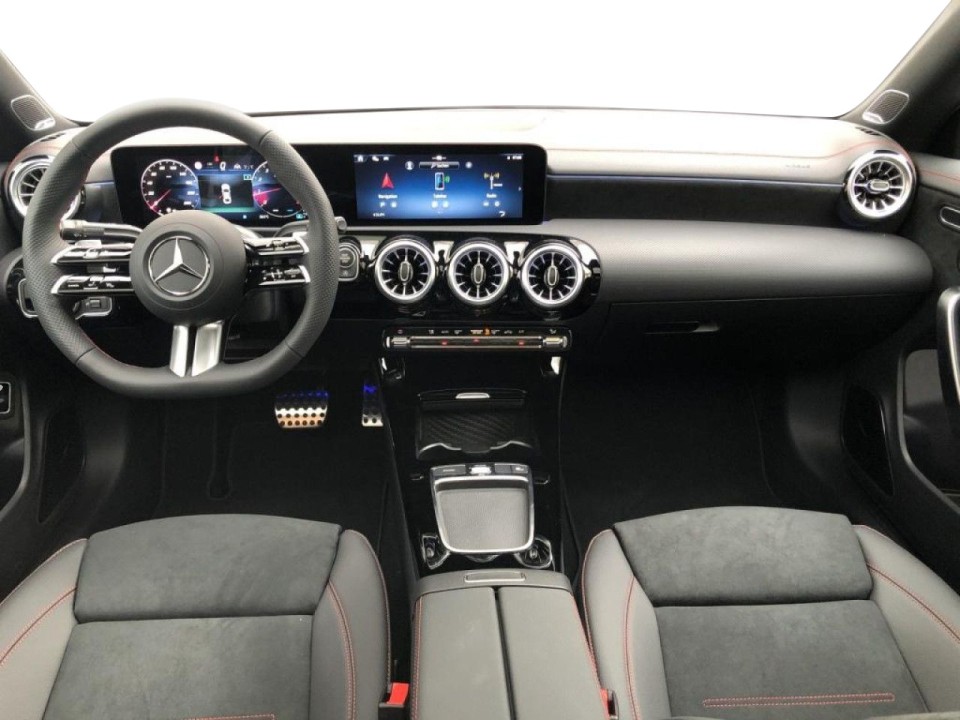 Mercedes-Benz CLA 220 4MATIC AMG Line - foto 6