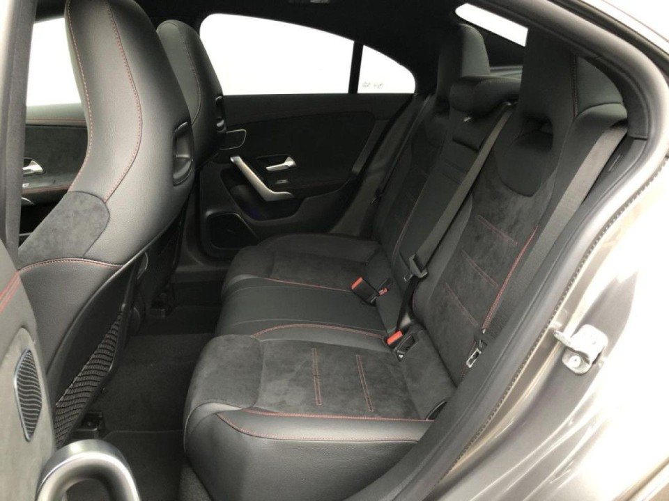 Mercedes-Benz CLA 220 4MATIC AMG Line (4)